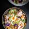 Caesar salat, kruti prso, vejce 63, slaninovy prach, chlebove krutony